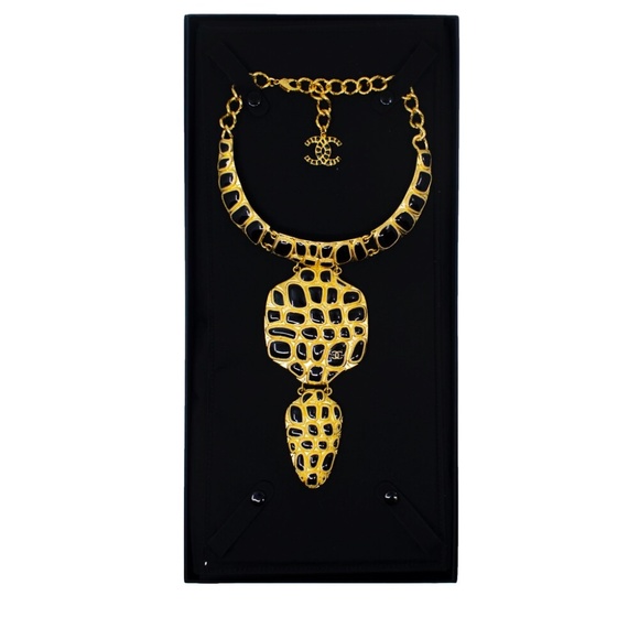 Chanel Pre-Fall 2019 Serpent Necklace - Picture 3 of 8
